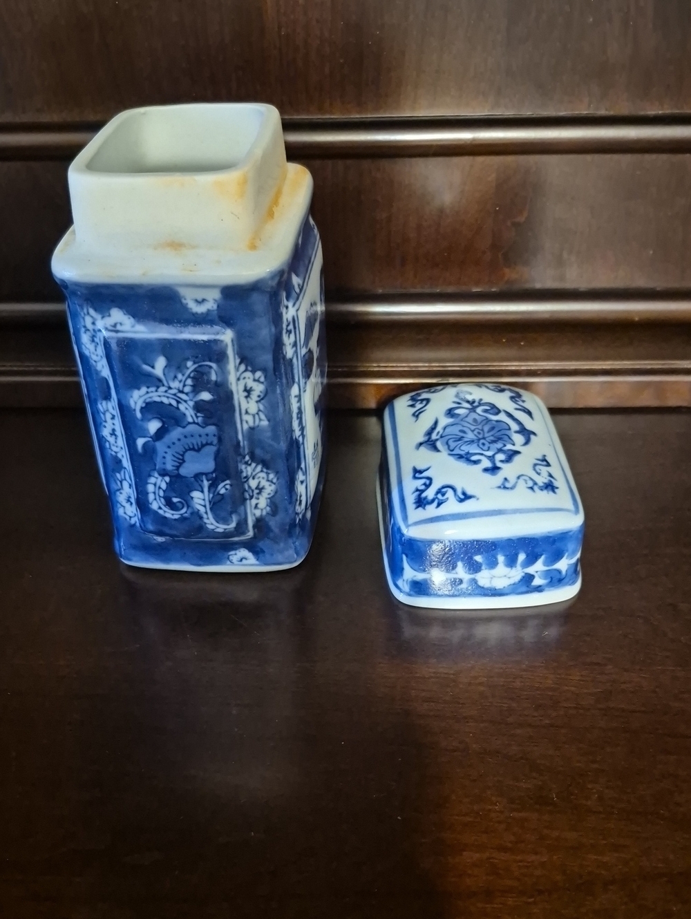 Vintge Chinese Canister, Blue and White Ceramic Tea Canister - Classic Home Art - Picture 5 of 8